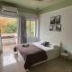 Ozone Pvt Studio Apt with Balcony in Koregaon Park Near Osho Ashram, Pune - Foto 1