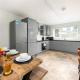 Long Stays-Sleeps 9-Parking-By FabAccommodation, Bristol - Fotografie 2