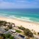 Paradise Vista on The Esplanade. Dual-unit stay with ocean views Gold Coast - Foto 1