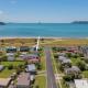 Across the Road to the Beach - Beach House, Whitianga - Fotografie 1