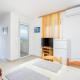 Apartments by the sea Slatine, Ciovo - 23332, Slatine (fotografie 10)