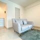 Minimalist and Strategic Studio Apartment at Grand Kamala Lagoon By Travelio, Bekasi - Fotografie 7