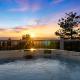 The KingDome - A Unique, Royal Experience with Hot Tub, Rooftop and Views, Castle Rock (fotografie 2)