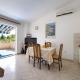 Bright and Spacious Apartment with Terrace in Kastel Stafilic, Kaštela - Fotografie 8