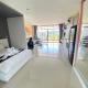 Stunning 60 sqm Studio at NaiHarn Beach Condo, Walk to Beach, Your Tropical Retreat! Rawai pláž - Fotografie 1