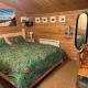 Cosy Cabin, hidden from the main house - Sleeps 2 - EV, Hawkinge