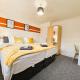 High Wycombe Contractor's delight - sleeps 12