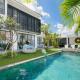 Stylish 4Bed Luxury Villa with Private Pool Access