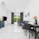 Wyjątkowy Apartament z Uroczym Ogródkiem oraz Parkingiem by Noclegi Renters, Varsavia - Foto 8