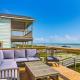 Beachfront Cottage with Boardwalk in Freeport, Surfside Beach - Fotografie 1
