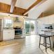 Modern Waterfront Gem with Dock on Lake Monomonac, Winchendon (zdjęcie 8)