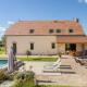 Country house, heated pool, nordic bath and great views, Couzon