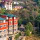 StayVista at Grove - Elysium Estate with Hill View, Lawn, Шимла - Фото 1