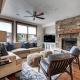 Main Street Escape by AvantStay Stunning Home right off Main Street w Hot Tub Large Deck, Park City - Foto 8