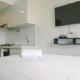 Comfortable Studio with Pool View at Sky House BSD Apartment By Travelio Tangerang - Photo 3