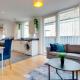 54 Woodpecker Way · Modern apartment near Addenbrookes Free parking Pass the Keys Cambridge - Photo 6