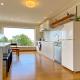 Cosy family house in Massey with Good View, Окленд - Фото 1