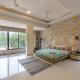StayVista's Greystone Estate with Pool, Theater, Terrace, and Snooker Table, Lonavala - Foto 10