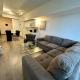 Comfy 1Bdrm den 2Baths with 3 real beds plus parking, Toronto