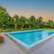 StayVista at Imperial Isle 4BHK Private Pool Villa in Sohna Delhi, Sohna - Foto 5