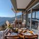 SaffronStays Alpine blue-6 bhk villa with private deck and valley views from each room, シムラー - 写真 5