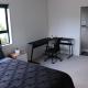 Large Bedroom with Private Bathroom Plus Shared Kitchen and Amenities, Окленд - Фото 3