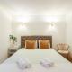 Double Room with Private WC in Shared House in Downtown Lisbon, Lisbonne - Photo 1