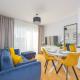 Elegant Apartment in Warsaw with Parking and Desk for Remote Work by Noclegi Renters, Varsavia - Foto 3