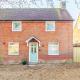 Charming 5-Bed Home with Garden and Parking, Winchester