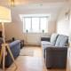 9FWC, 2 Bedroom Apartment, Sleeps 4, 2 Double beds, Parking Swindon - Photo 2