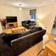 17 FWC 2 Bedroom Apartment, Central Swindon, Secure Parking, Sleeps 5