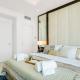 2 Bedrooms with Iconic Burj Khalifa Views Stay, Free Airport Pick Up Service, Dubái - Foto 7