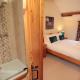 The Stone Barn Cottage with Hot Tub, Swansea - Foto 7