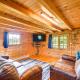 Bellevue Log Cabin with Gas Grill and Creek Access, Bellevue - Fotografie 6