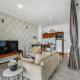 Viaduct apartment with a balcony by Zodiak Stays, Окленд - Фото 8