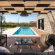 Absolute Traumvilla mit Pool, Sauna, Whirlpool, 6 Bikes, Tischtennis, Outdoor-Kueche, Grillkamin, Štuti