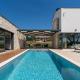 Absolute Traumvilla mit Pool, Sauna, Whirlpool, 6 Bikes, Tischtennis, Outdoor-Kueche, Grillkamin, Štuti (Foto 5)