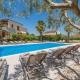 Lauschiges Apartment mit 60m2 Pool, Babybett, Waschmaschine, Grillbereich - nur 800 Meter zum Strand, Poreč - Fotografie 7