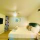 Cheerful 4 bed, 2 bath with pool near Disneyland, Placentia