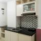 Modern Look and Comfortable Studio Barsa City Apartment By Travelio, Seturan - Fotografie 4