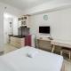 Modern Look and Comfortable Studio Barsa City Apartment By Travelio, Seturan - Fotografie 3