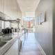 Stylish Spacious City Apartment, Кейптаун - Фото 7