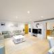 3 Bed Serviced Apartment in Battersea - River views, Londyn - Zdjęcie 3