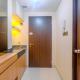 Homey and Stylish Studio Room at Transpark Cibubur Apartment By Travelio, Depok - Fotografie 7