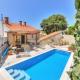 OASIS Holiday house with pool near city center, Novi Vinodolski