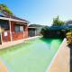 3BR Home with Pool Near Shops, M5 & Train Stations Sydney - Fotografie 9