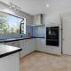 Green Family 5BR Retreat in Wattle Downs w Yard, Окленд - Фото 2