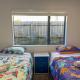 Family Retreat with Playground Views in East Tamaki, Окленд - Фото 8