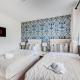 Shenley House - Close to City Centre - Driveway Parking, Self-Check-In, Workspace, Fast WiFi and Smart TV by Yoko Property, Milton Keynes (photo 3)