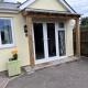 Ty Bach Melyn, car parking and private courtyard, Bridgend (foto 3)